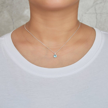 Collier en argent sterling avec pierre de naissance de mars (aigue-marine) orné de cristaux Zircondia®