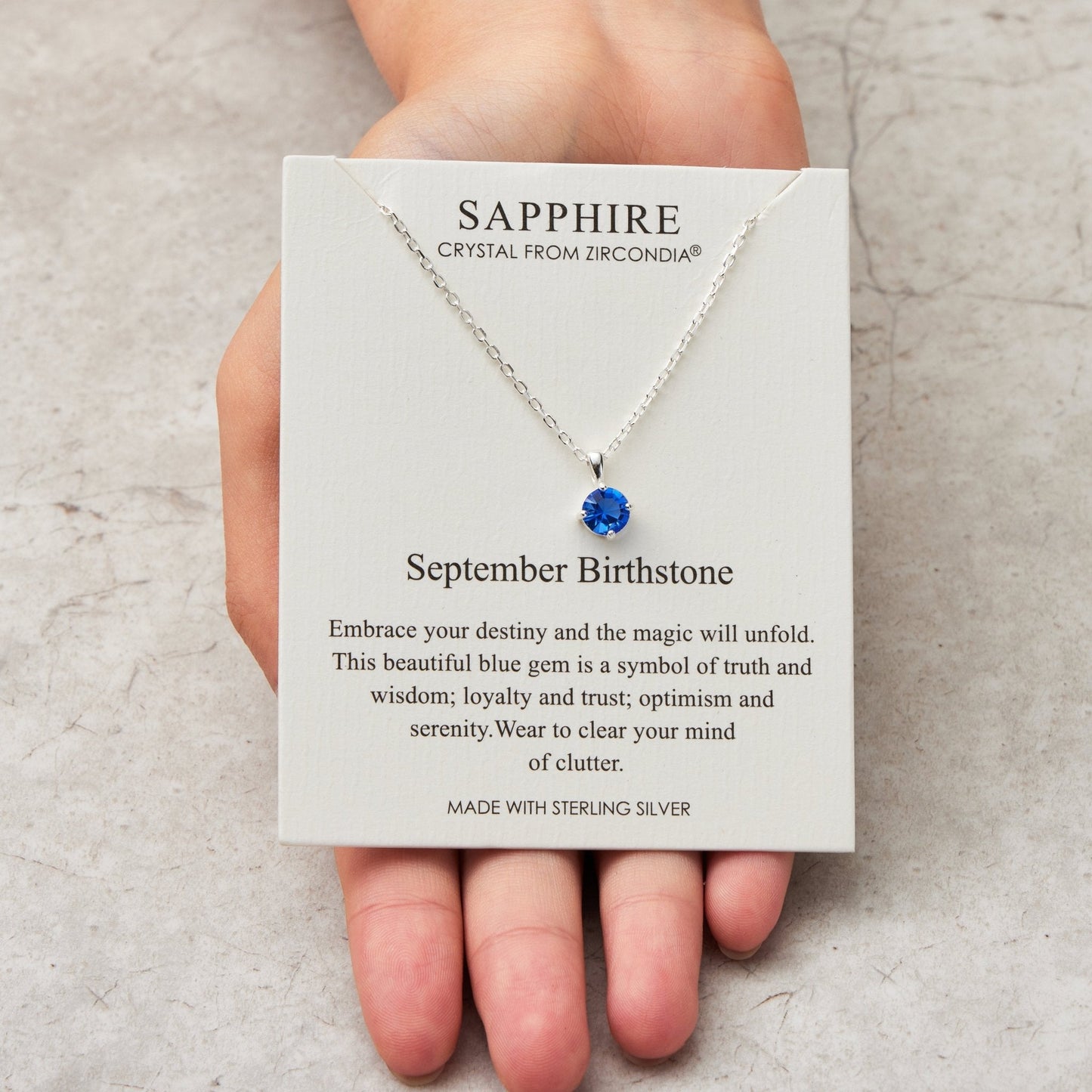 Collier en argent sterling avec pierre de naissance de septembre (saphir) créé avec des cristaux Zircondia®