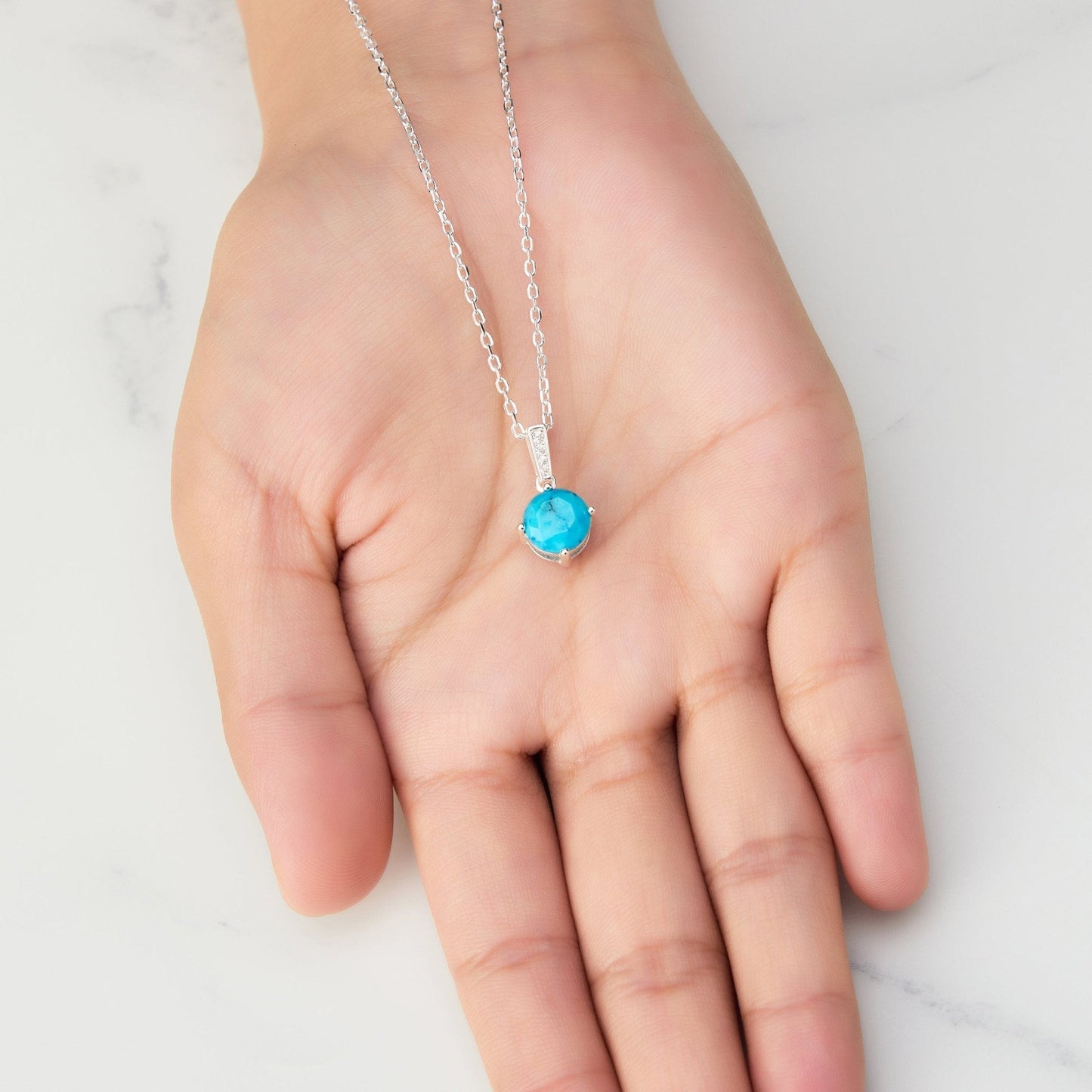 Collier en argent sterling avec pierre précieuse turquoise synthétique